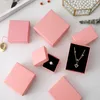 1PC Pink Jewelry Boîtes Affichage de rangement Boîte de transport pour colliers Bracelets Moucles d'oreilles carrées