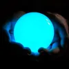 5-10 cm natuurlijke lichte steenblauw Luminous Quartz kristallen bolbalglow in de donkere steen met basis