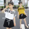 Kızlar için Kıyafetler Yaz Kısa Kol Kıyafetleri Düzensiz Tops + Şortlu Teen Girl Giyim Setleri Okul Çocuk Kostümü