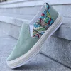 Sapatos casuais 2024 Summer masculino Low Cut Cut Canvas Board Lazy Ploth Trendy