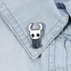 O mais novo jogo Hollow Knight esmalte o pino de lapeler de lapela Hornet Broche de Metal de Metal para homens para homens crianças