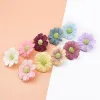 50 stycken scrapbooking dekorativa växter vägg silke gaisy diy gåvor godislåda bröllop hem dekor tillbehör konstgjorda blommor