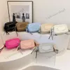 Moda di kamera çanta tasarımcısı mektup siyah küçük kare çanta kadın omuz crossbody çanta lüks elmas deri tote klasik kadın alışveriş çantası akşam çantası 240410