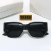 Designers Lunettes de soleil pour hommes Femmes Lunettes de soleil Personnalité Lunes résistantes UV Femmes populaires Goggle pour les lunettes pour hommes Framez des lunettes de métal vintage