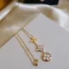 Designer Fashion Women Flower Diamond Pendant Necklace Classic Luxury Charm Necklaces 18k Gold Titanium Steel Jewelry