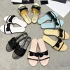 Designer Slippers Femmes Bow Tlides Sandales Flat Sandales House Mousse Flip Flip Flip Geatine Leather Girls Chaussures