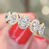 Anelli per matrimoni Huitan Eleganti zirconia cubica ovale Donne Accessori di fidanzamento alla moda Accessori argento/colore oro gioielli alla moda