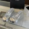 Slippare 2024 Ny högklackad transparent hala kvinnor Summer Outwear Slope Fashion Thick Sole Anti Slip Beach Shoes H240410