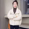 気質PUレザーファッショナブルな軽量ダウン女性2022冬服用の新しい小さなジャケットとショートジャケット