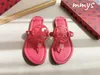 Nouvelles chaussures de femmes laquées TB Bright Slippers Flip Flip Flip Female Place Slippers Feme Rubber Soft Sohes Portez des pantoufles de mode Femme Designer Miller Sandals 784