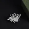 Klassisk mode Silver Pearl Bee Brosch unika kristallvingar bi brosch designer smycken gåva