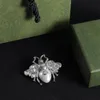Klasyczna moda Srebrna Pearl Bee Unikalna kryształowe skrzydła pszczoły broszka projektant biżuterii Prezent biżuterii