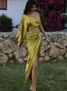 Urban sexy jurken trafza -jurk voor vrouwen gele asymmetrisch satijn uitgesneden lange jurk vrouwen ruches van schouder elegante jurken avondfeestje dressing 240410
