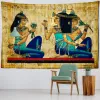 Antico parete di arazzi egiziano giallo sospeso, antico carta da parati di arazzi egiziani di cultura egiziana, tappeti vintage