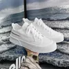 Casual Shoes 2024 Spring Autumn Canvas for Men mode andningsbara plattformskort manlig solid färg sneakers man