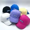 Nieuwe letter crack gat honkbal snoepkleur modieuze soft top duckbill cap heren en dames casual hoed Koreaanse trend