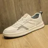 Scarpe casual 2024 uomini traspiranti sneaker di moda versatile tavola comoda tendenza bassa top vulcanizzata