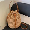 Totes Summer Shoulder Bag DrawString Straw Beach Crossbody Bags Justerbar remmode Simple Portable Elegant för helgens semester