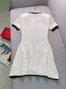 Primavera verão Branco de contraste branco com painéis de malha com painéis sem mangas de lapela de bolsos duplos de bolsos duplos vestidos casuais de peito único w4a094262