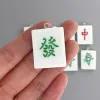 Mélangez 10pcs / pack sculpture chinoise Mahjong Mahjong Resin Resin Charms Funny Game Collier Keychain Pendants Diy bijoux accessoire