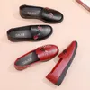 Chaussures décontractées printemps antidérapant confortable sole en cuir en cuir PU ballet plat et mocassins pour femmes élégantes mode 2024