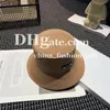 Designer Bucket Hat Triangle Brand Paille Chapeau Men de paille Femmes Luxury Flat Top Holiday Voyage Sun Protection Soleil