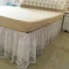 Ruffled bedrok Bloemen Bloemen Decor bed rok voor bruiloft couvre verlichte kant elastische bedklep bedsprongen zonder oppervlakte