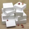 紙ボックス20pcsマルチサイズスクエアパッケージングボックスウェディングパーティーの備品手作りソープチョコレートキャンディーストレージカートン