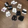 Barn tofflor pojkar flickor glider avslappnade hem strandskor småbarn barn brev tryckta gummisandaler lyx varumärke ungdomsdesigner utomhus flip flops m0v8#