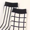 Chaussettes masculines réseau et rayures verticales Fashion Hommes Ootd Black Blanc Femmes Sox Sox Calpetines Classic Street Autumn hiver