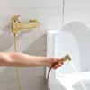 Gebürstete goldene Badewanne Duschmischer Wasserhahn Wandmontage Badezimmer Wannenmischer Hahn mit Handdusche Bidet Set Mattschwarze Mode