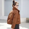 Xiaoxiangfeng kurzes Abnehmen für Winter Frauen 2023 Neues modisches kleines und westliches Style -Mantel