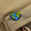 Love Earth Emamel Pins Custom Heart Shape Planet Brosches Lapel Badges Miljö Skyddsmycken gåva till barnvänner