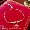 Bracelet à tempérament à tempérament à la mode, léger et luxueux en forme de zircon en forme de zircon électroplate en or