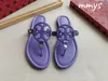 Nouvelles chaussures de femmes laquées TB Bright Slippers Flip Flip Flip Female Place Slippers Feme Rubber Soft Sohes Portez des pantoufles de mode Femme Designer Miller Sandals 784