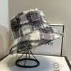 Sombrero de diseñador de pescadores Sombrero de moda/verano Marca de moda Versátiles de compras Versátiles Facing Pequeño sombrero de cubo