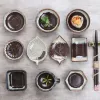 Kreative kleine Keramikgerichte Restaurant Haus Essig gefärbte glasierte japanische Sushi -Gerichte Sojasauce Pfeffergerichte