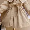 Транч Тренч Англия стиль куртка для девушек мода милая кружевная оборотная воротника 1-8 Y Baby Kids Long Owred Breaker повседневная одежда