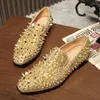 Casual schoenen gouden strass piked loafers mannen bling klinknagels glijden op lage top platte luxe pailletten trouwfeest zapatillas hombre