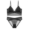 Bras Sets Women Triangular Cup Bra sans anneau en acier sous-vêtements à l'épaule en forme de U Beau ensemble de lacets arrière