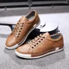 Chaussures décontractées Fashion Sneakers hommes en cuir doux pour hommes plats masculins classiques classiques noirs blancs zapatos de hombre