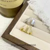 Top Grade Designer -ringen voor dames Tifancy ingelegd licht Luxe Splicing Open Ring Design Sense Small en veelzijdige ring Modieuze en elegante stijl Indexvinger