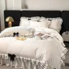 Sängkläder sätter chic multi-lager ruffle 3/4/6st vit täcke täcke set mjuka mikrofiber flickor med söta bow-knop lakan kuddfästen