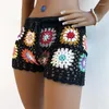 Häkelabdeckungsshorts für Women Boho Blumenflicke Hohlaushöhle Deckboden farbenfrohe Stickerei Strandstrandhose