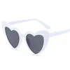 Occhiali da sole grandi cornice a forma di cuore Designer femminile Brand Fashion Sun Glasses Women Outdoor Street Pography Eyewear Uv400
