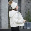 White Women's Short Style 2023 Vinter Nya små och eleganta, förtjockade White Duck Down Jacket Trend