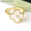 High End Vancefe Brand Designer Ringe für Frauen vier Blattklee Ring High Version V Gold Dicke plattierte natürliche rote Chalcedony White Senior Brand Logo Designer Schmuck