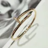 Bracelete de unhas de ouro de jóias de grife de alta qualidade Diamantes de aço inoxidável embelezados para homens homens de casamento de luxo da marca de luxo do dia dos namorados de presente estilo com caixa