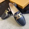 Chaussures de pantoufles de créateurs Loro P hommes et femmes chaussures Doudou Dresshoes en métal Décoration en cuir plat décontracté célibataire de lefushoes confortable Locs avec boîte