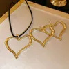 Kalte unregelmäßige Liebe Halskette Ohrringe Set aus zwei, süßer und cooler Stil, übertriebener Persönlichkeit, hochwertiger Schmuck für Frauen